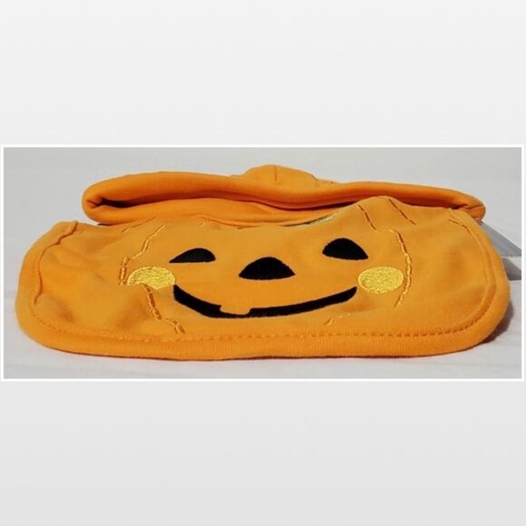New Baby Orange Pumpkin Halloween Bib & Hat Set - Picture 12 of 13